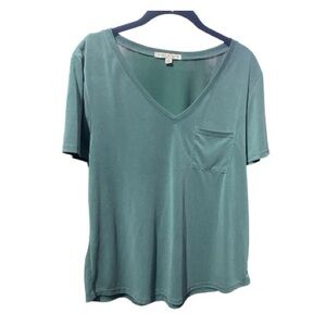 Preowned, size M, Green Envelope Vneck t-shirt with pocket
